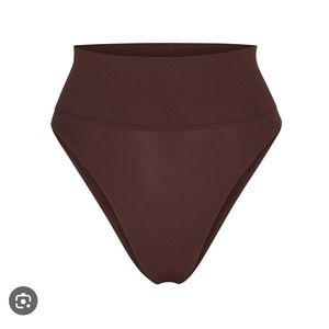 SKIMS SLEEP BRIEF (NWT)